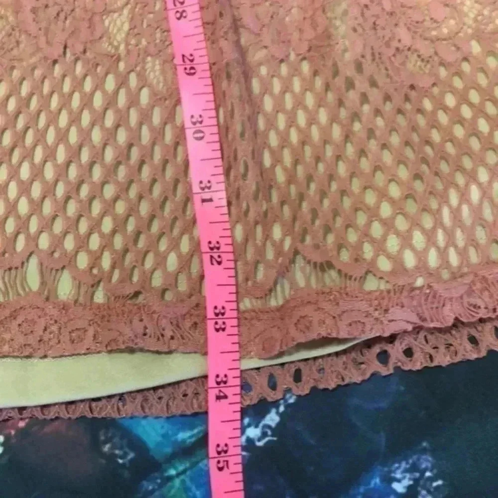 Dina‎ be dress dusty rose lace over tan lining size medium - Picture 7 of 7